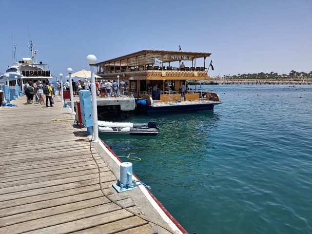 Nefertari Luxury Sea Trip: Submarine, Snorkeling & Dinner - Photo 10