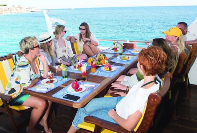 Nefertari Luxury Sea Trip: Submarine, Snorkeling & Dinner - Photo 4