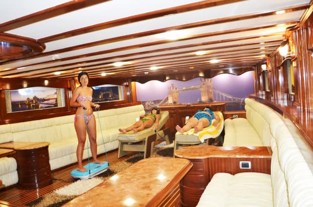 Nefertari Luxury Sea Trip: Submarine, Snorkeling & Dinner - Photo 5