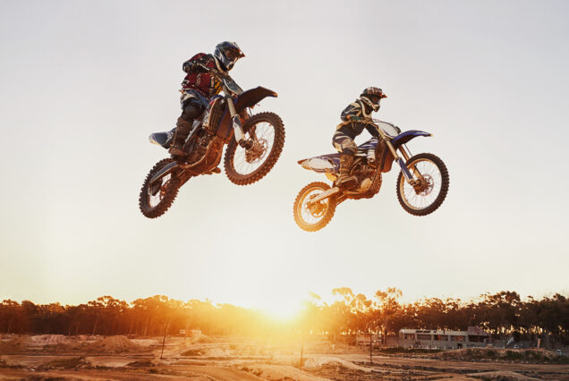 Motocross Desert Ride: Speed, Sand & Adrenaline